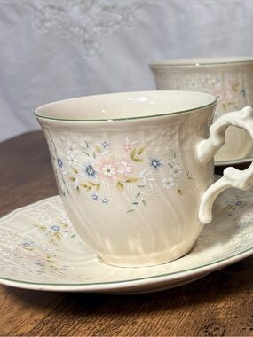 Mikasa Cream Lucille Floral Porcelain Teacup and Saucer Set of 4